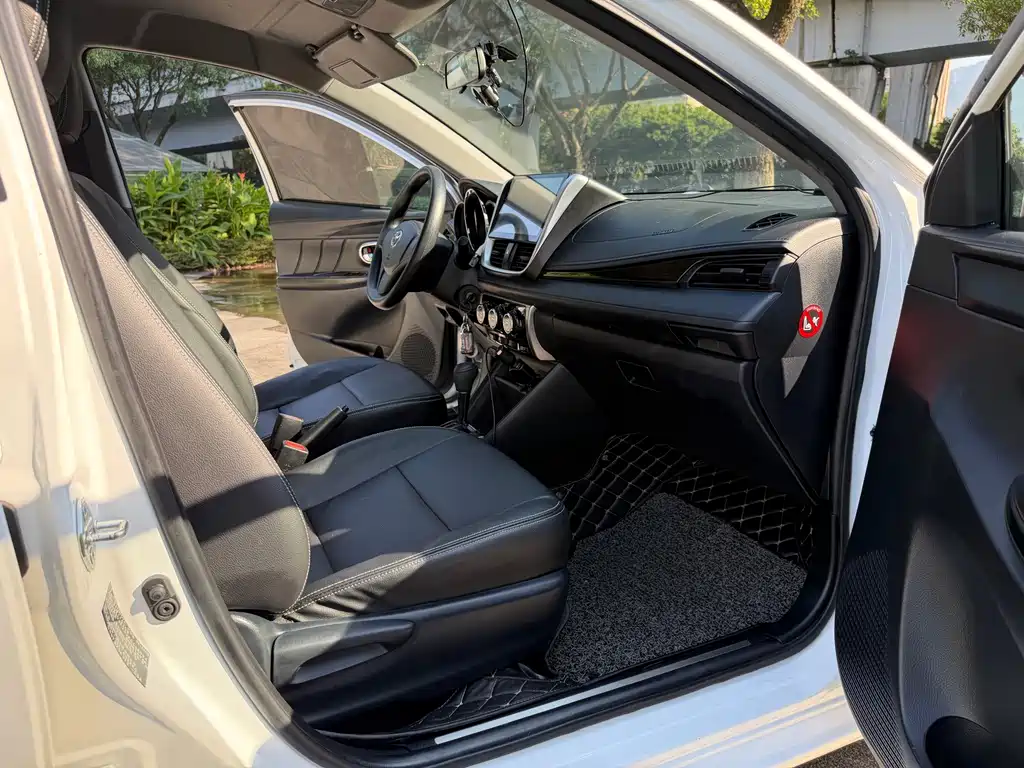 Toyota Yaris L — миниатюра 6