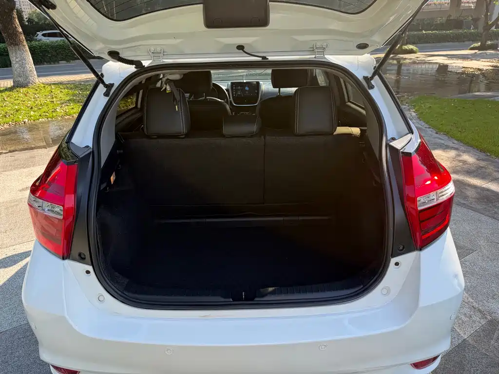 Toyota Yaris L — миниатюра 12