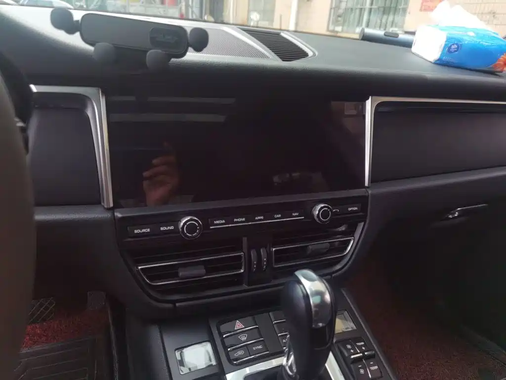 Porsche Macan — миниатюра 14