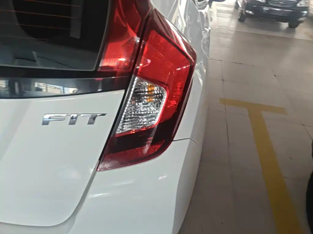 Honda Fit — миниатюра 8
