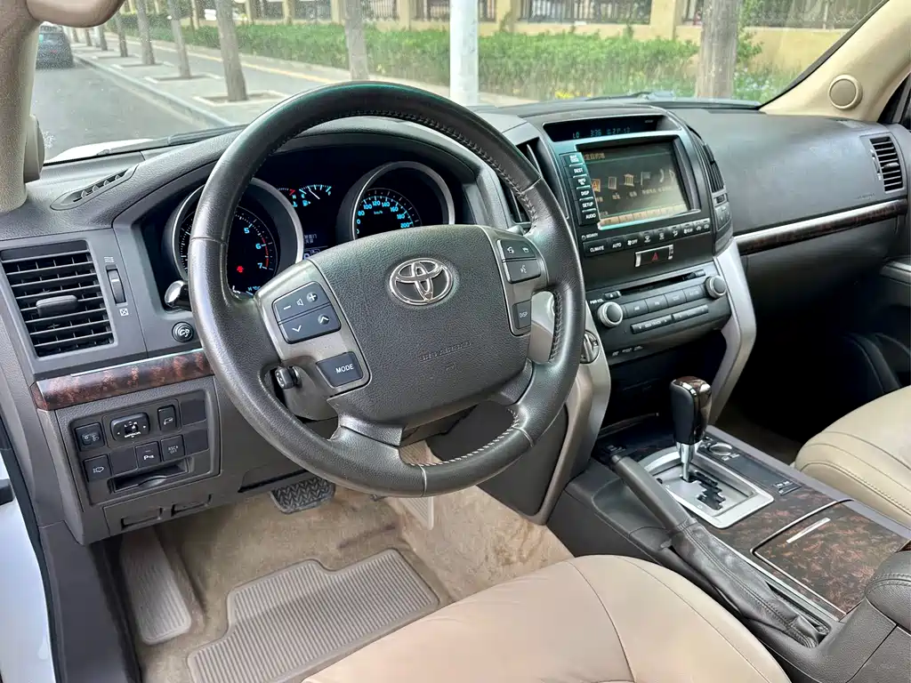 Toyota Land Cruiser 2010 4.7L AT VX