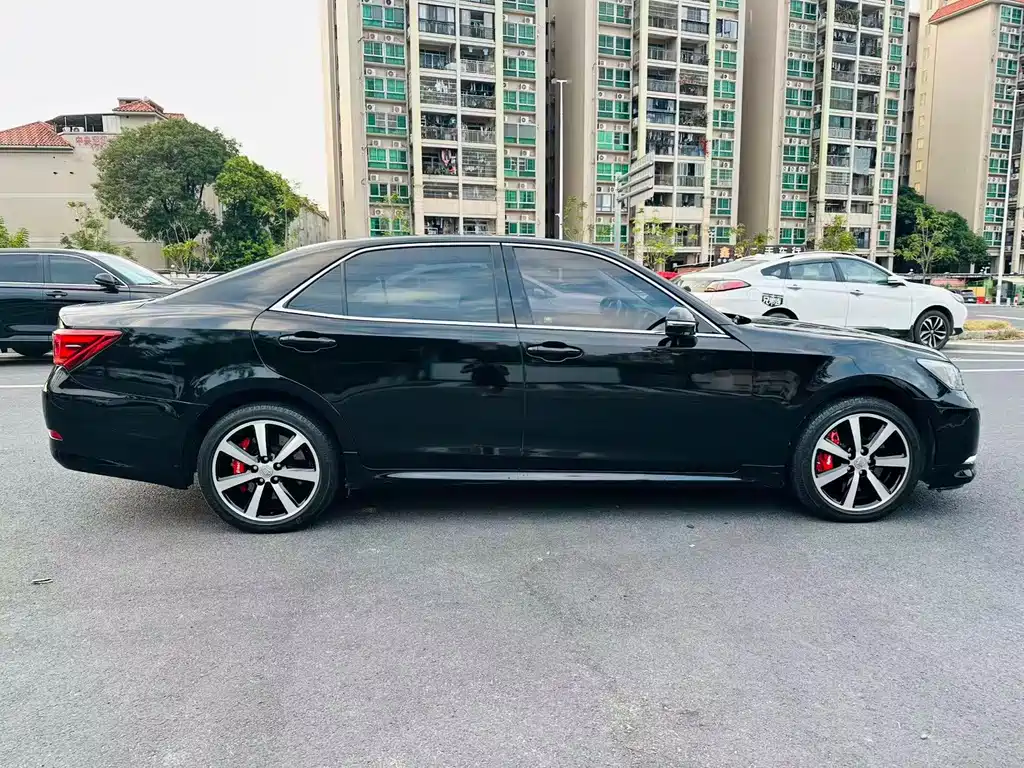 Toyota Crown — миниатюра 6