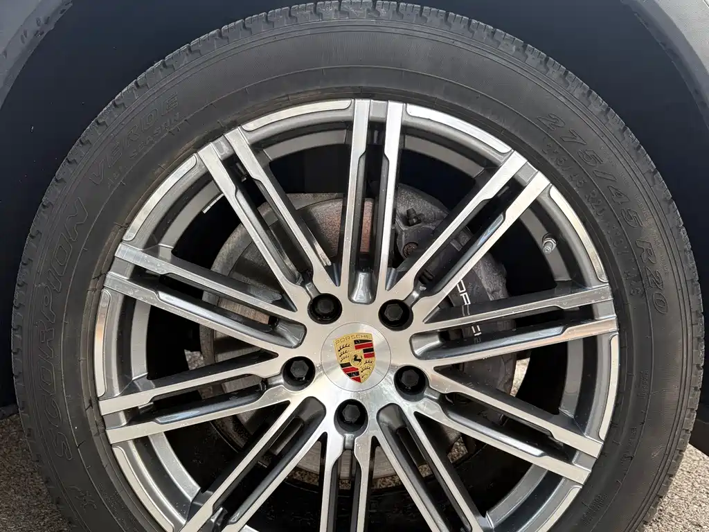 Porsche Cayenne — миниатюра 4