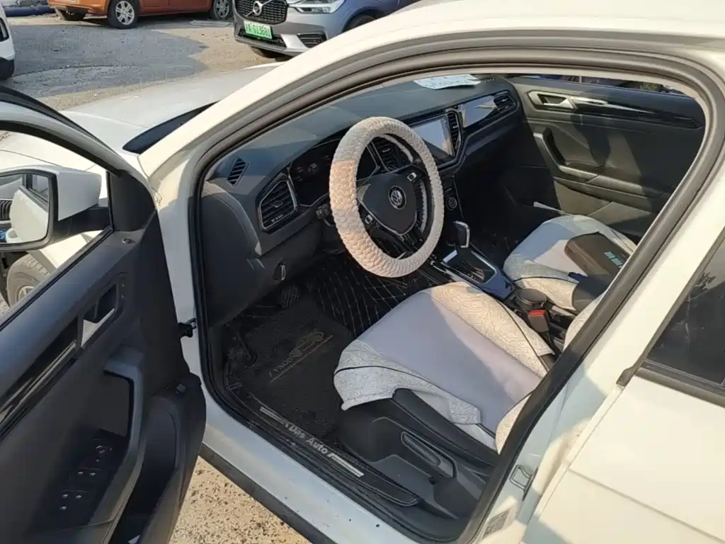 Volkswagen T-Roc — миниатюра 16