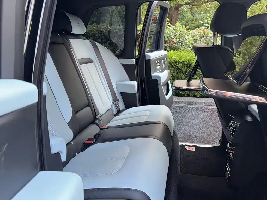 Rolls-Royce Cullinan — миниатюра 7