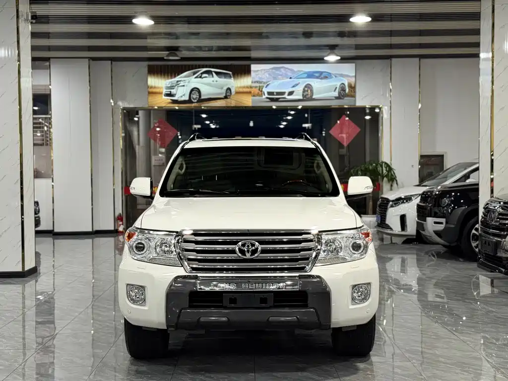 Toyota Land Cruiser 2012 4.6L AT VX-R