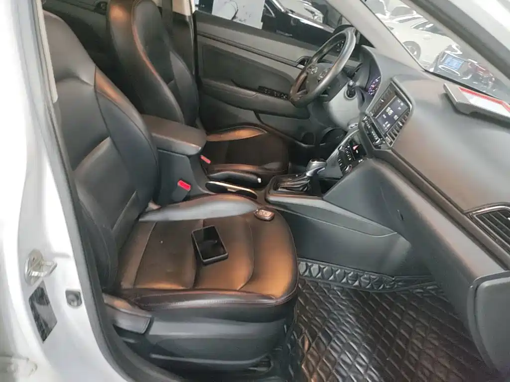 Hyundai Elantra — миниатюра 25