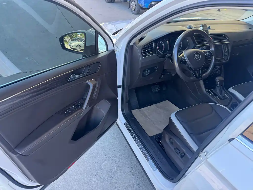 Volkswagen Tiguan L — миниатюра 6