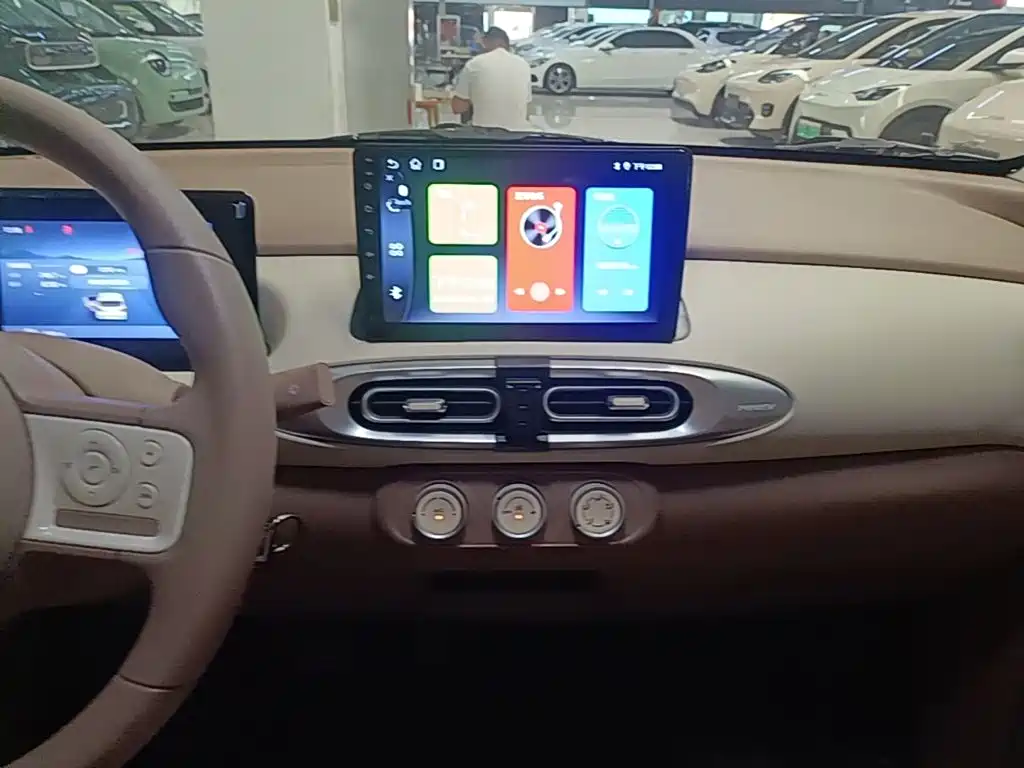 Wuling MINIEV — миниатюра 13