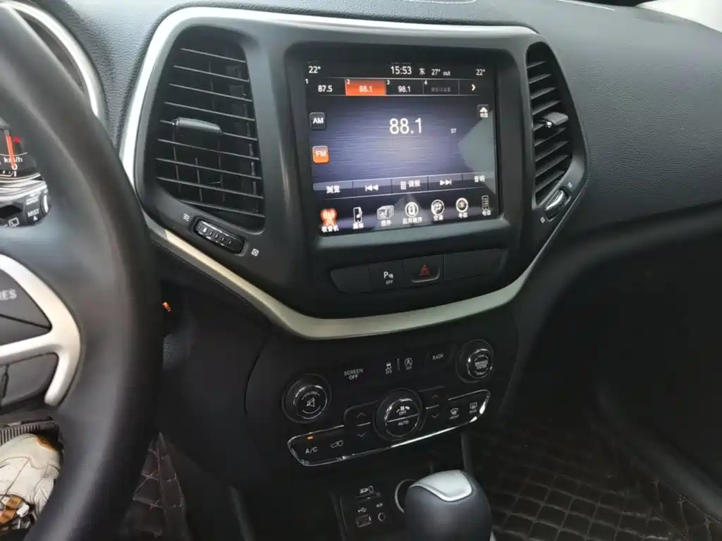 Jeep Cherokee — миниатюра 13