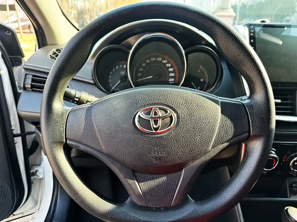 Toyota Yaris L — миниатюра 8