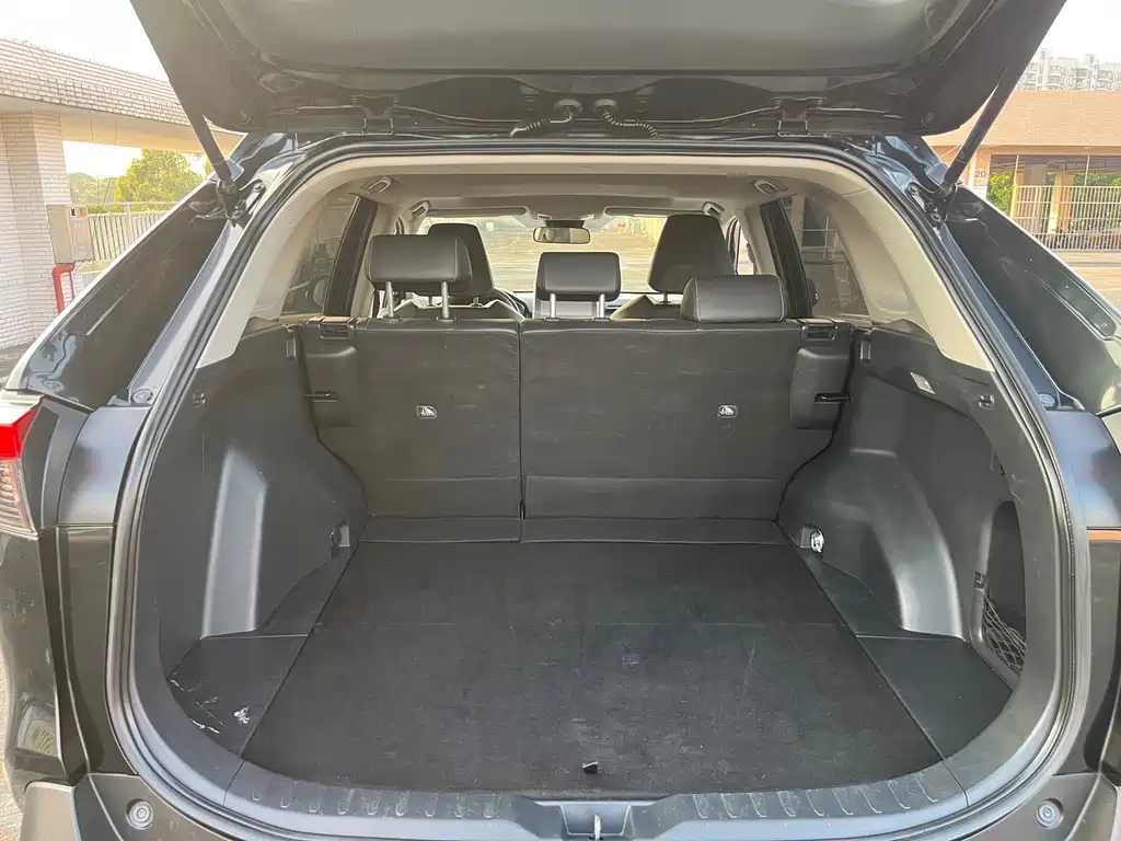 Toyota RAV4 — миниатюра 11