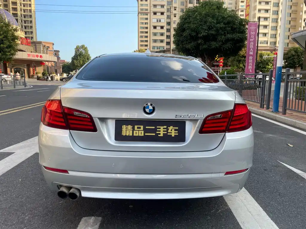 BMW 5 Series — миниатюра 7
