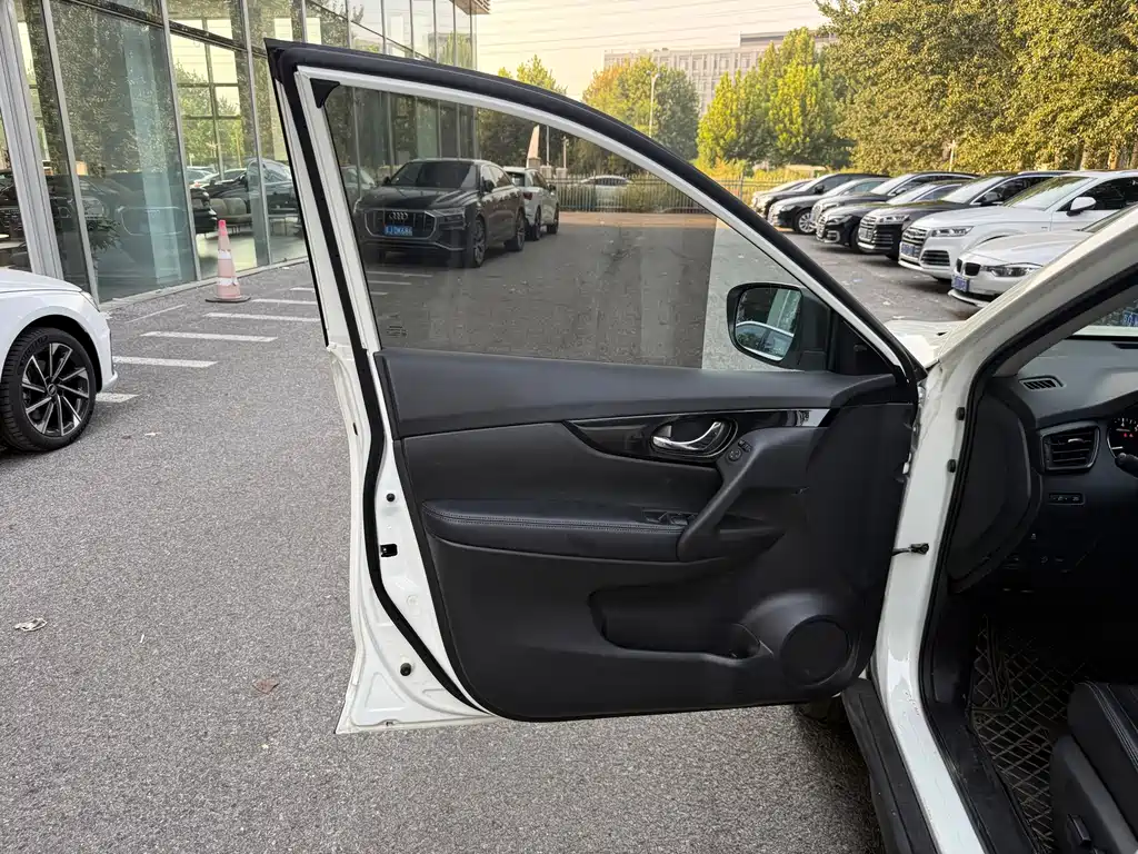 Nissan X-Trail — миниатюра 11