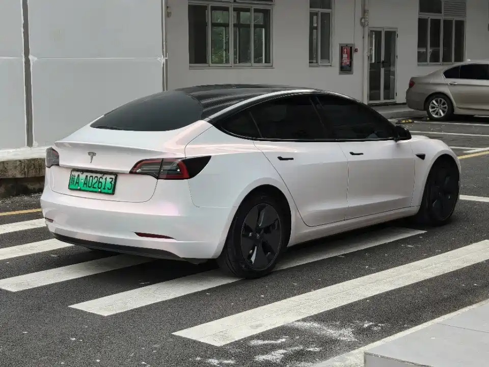 Tesla Model 3 — миниатюра 8