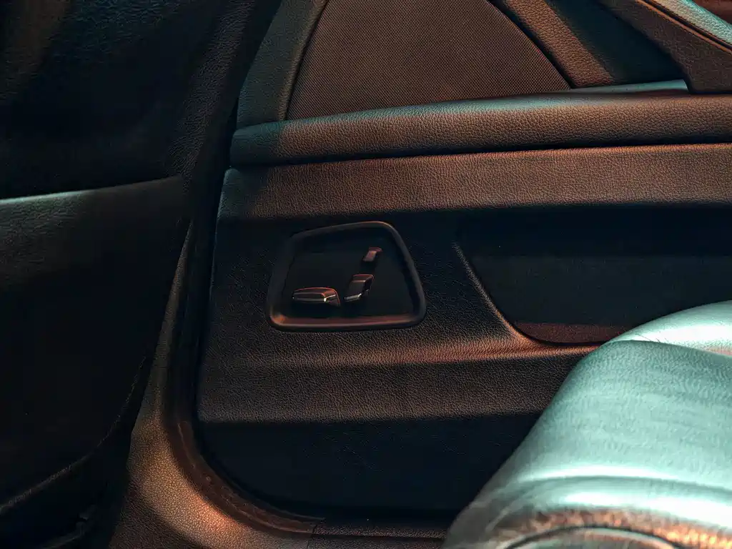 BMW 5 Series — миниатюра 17