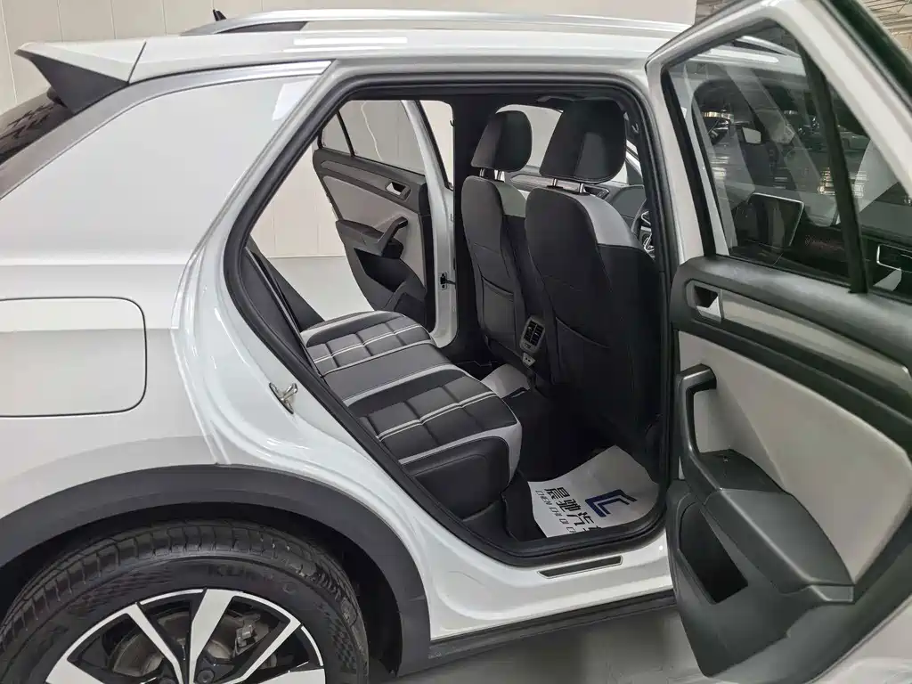 Volkswagen T-Roc — миниатюра 14