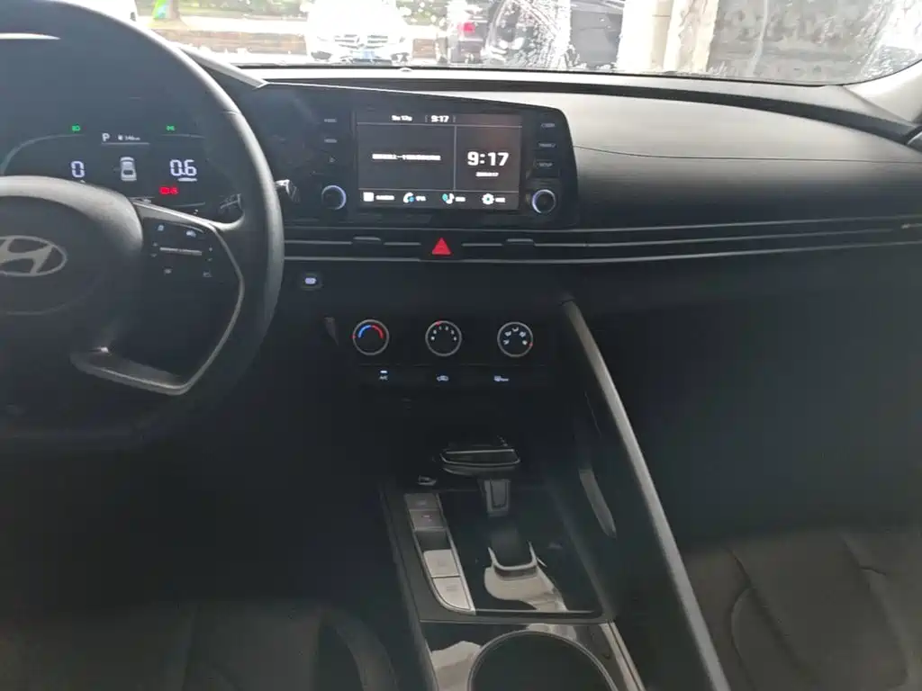 Hyundai Elantra — миниатюра 13