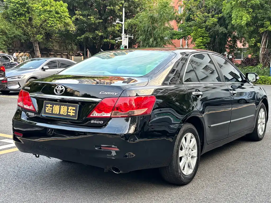 Toyota Camry — миниатюра 3