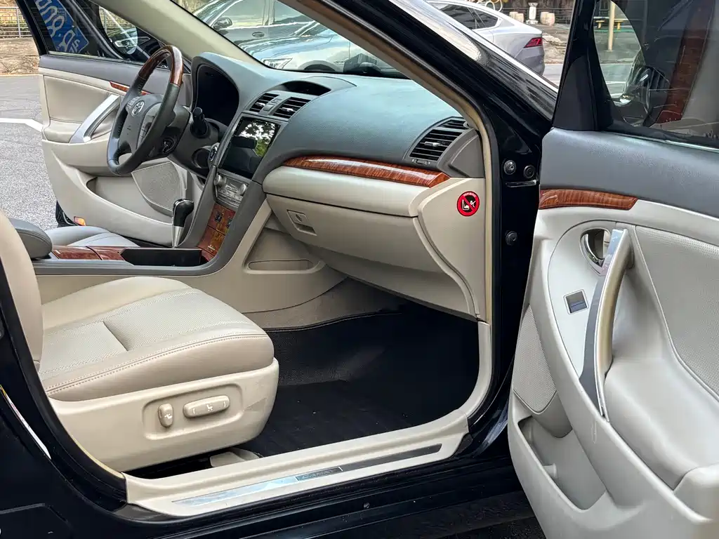 Toyota Camry — миниатюра 9
