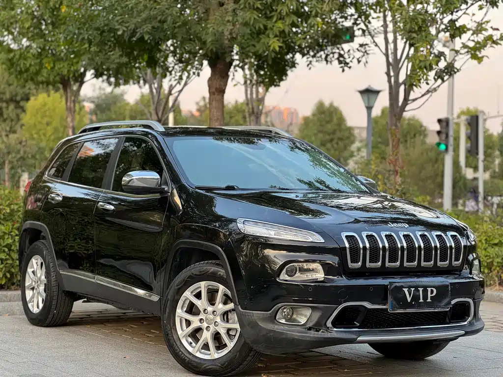Jeep Cherokee — миниатюра 3