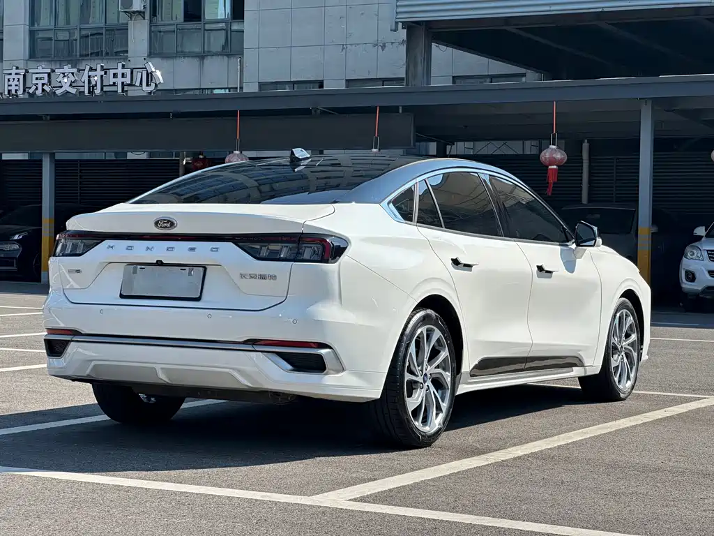 Ford Mondeo — миниатюра 7