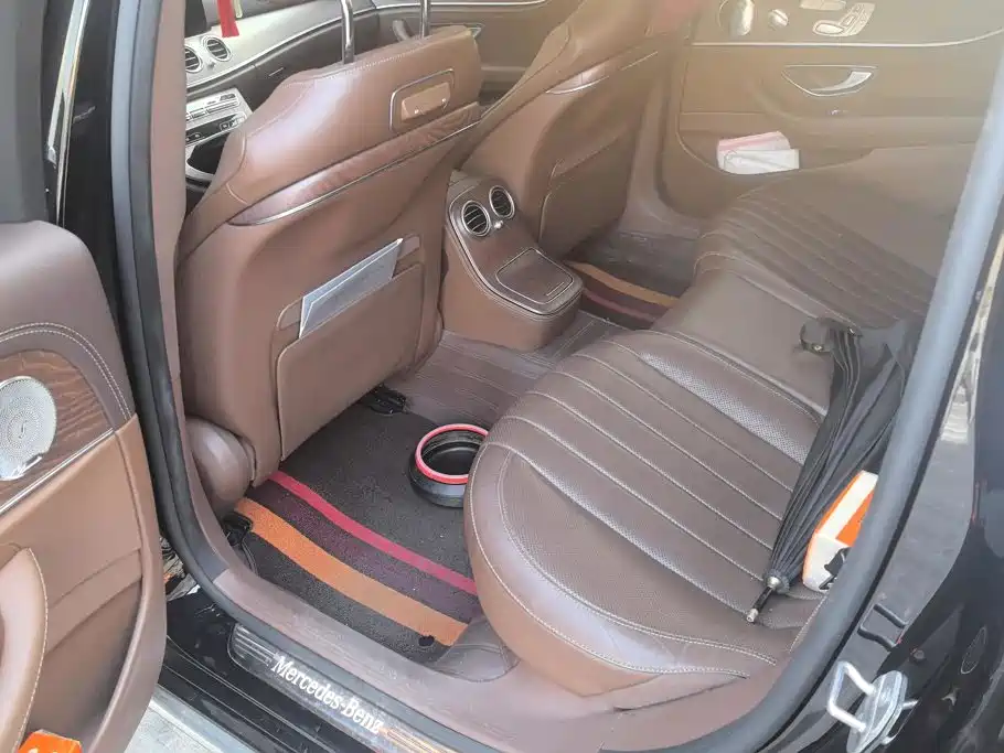 Mercedes-Benz E-Class — миниатюра 11