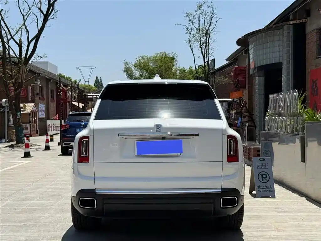 Rolls-Royce Cullinan 2018 мест
