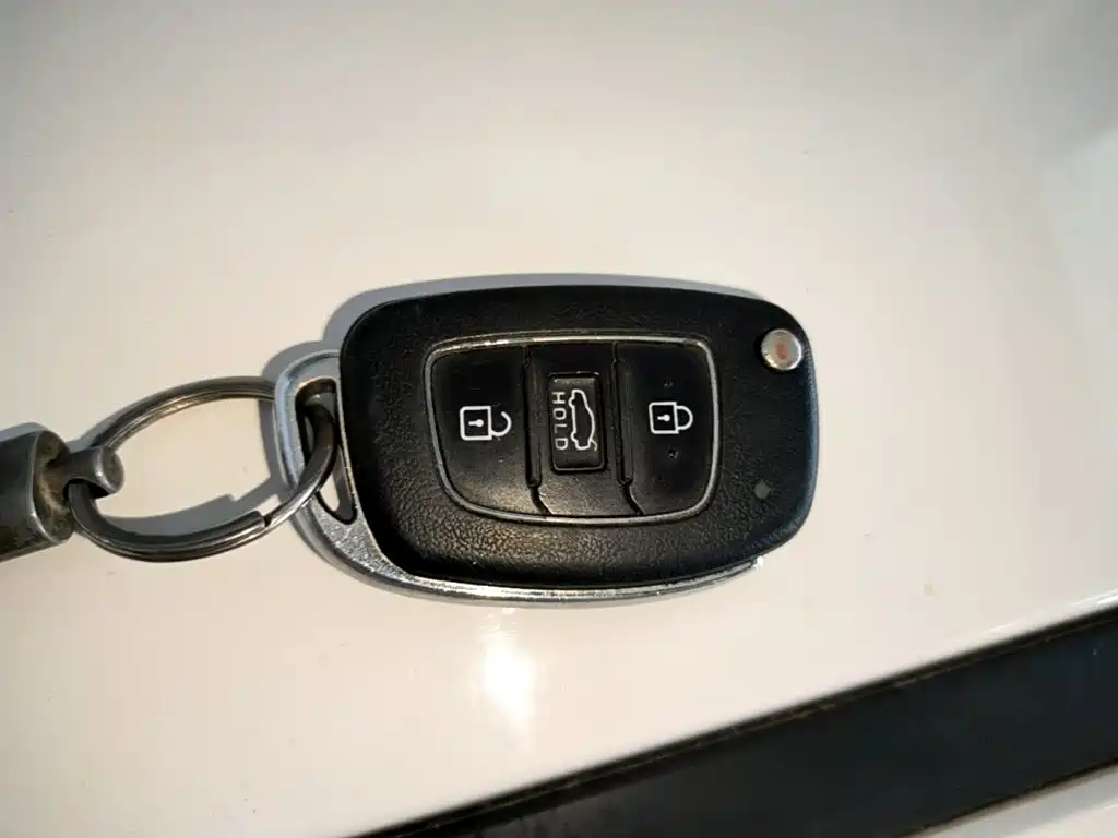 Hyundai Elantra — миниатюра 9