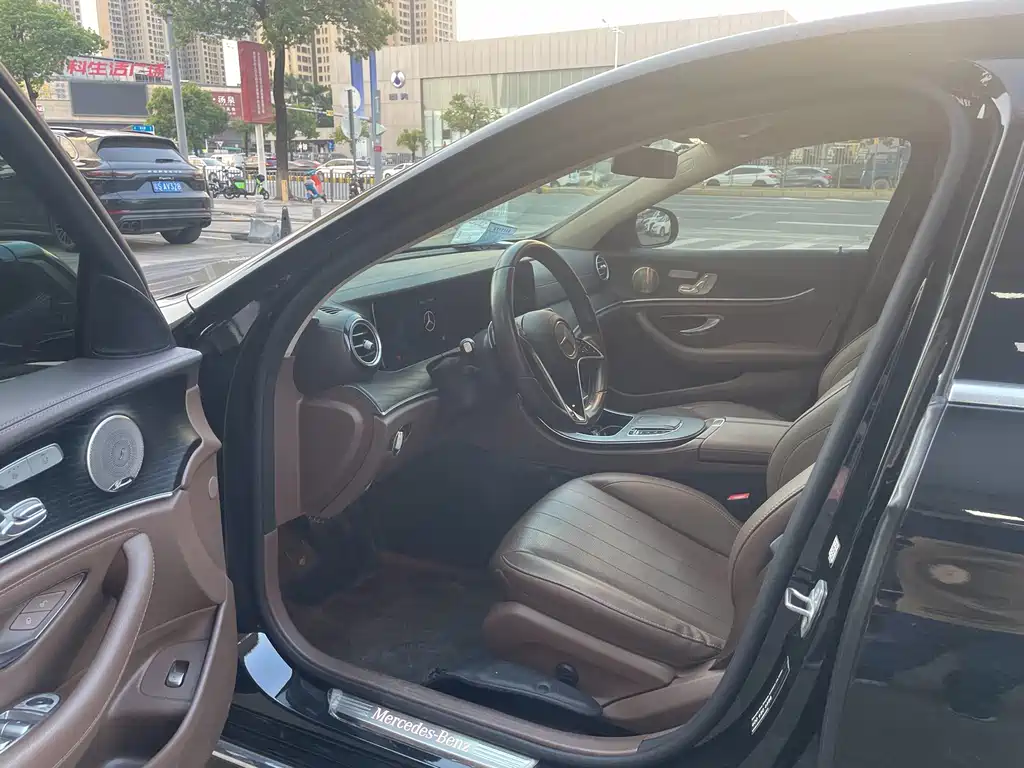 Mercedes-Benz E-Class — миниатюра 4