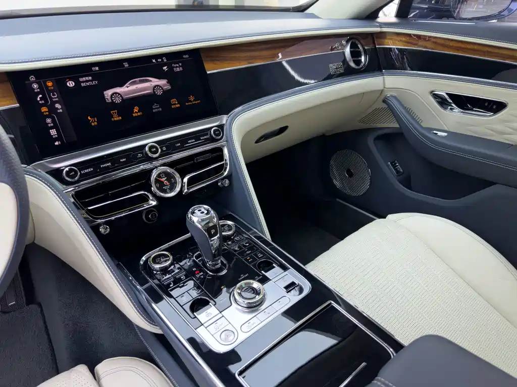 Bentley Flying Spur — миниатюра 29