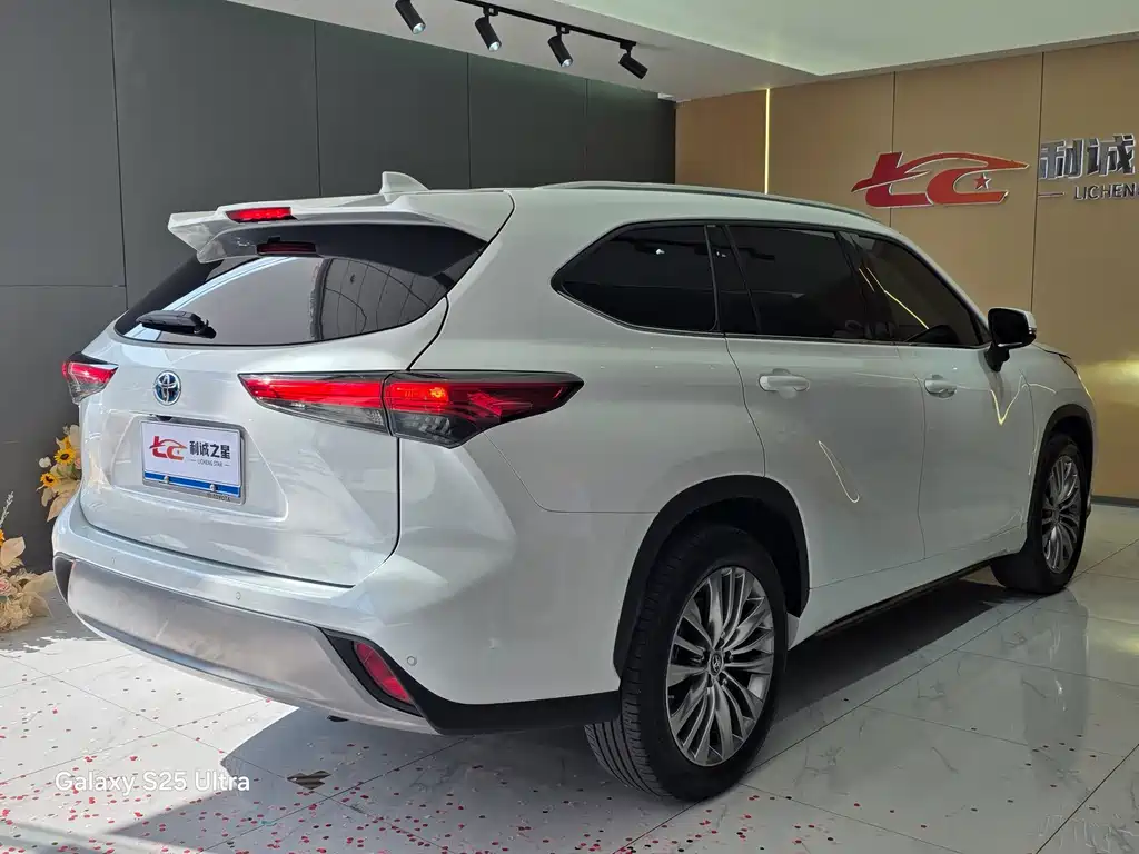 Toyota Highlander — миниатюра 9