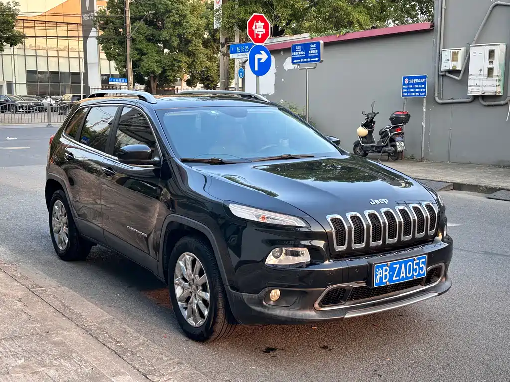Jeep Cherokee — миниатюра 2