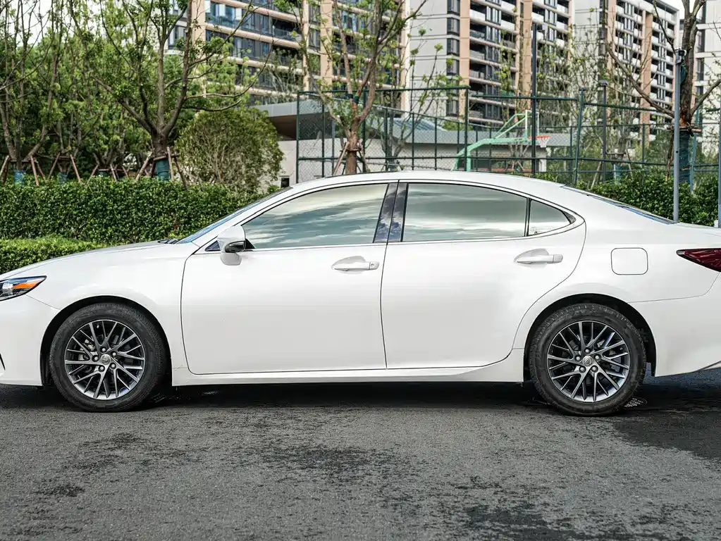 Lexus ES — миниатюра 7