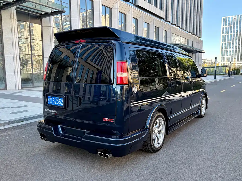 GMC Savana — миниатюра 4