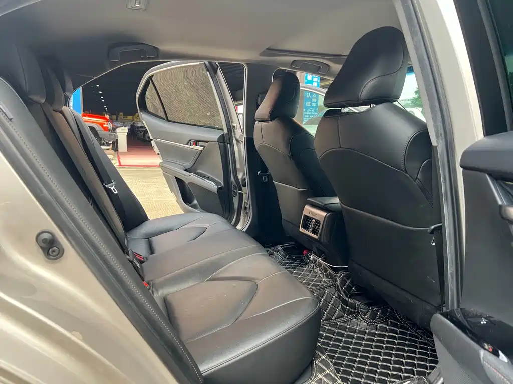 Toyota Camry — миниатюра 10