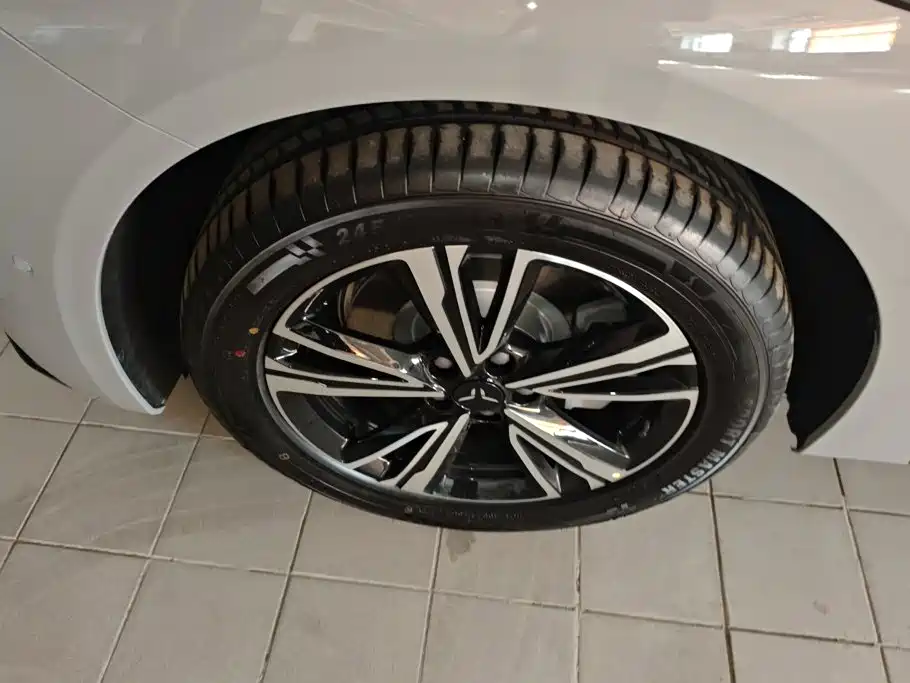 Hongqi Hongqi EH7 — миниатюра 6