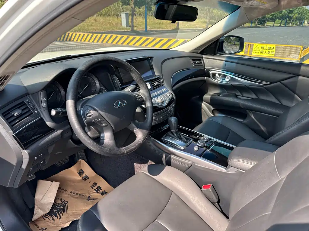 Infiniti Q70 — миниатюра 9