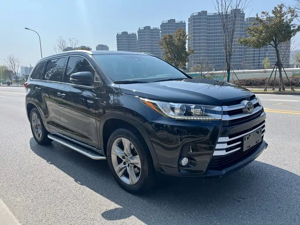 Toyota Highlander 2021 2.0T Luxury 7 мест