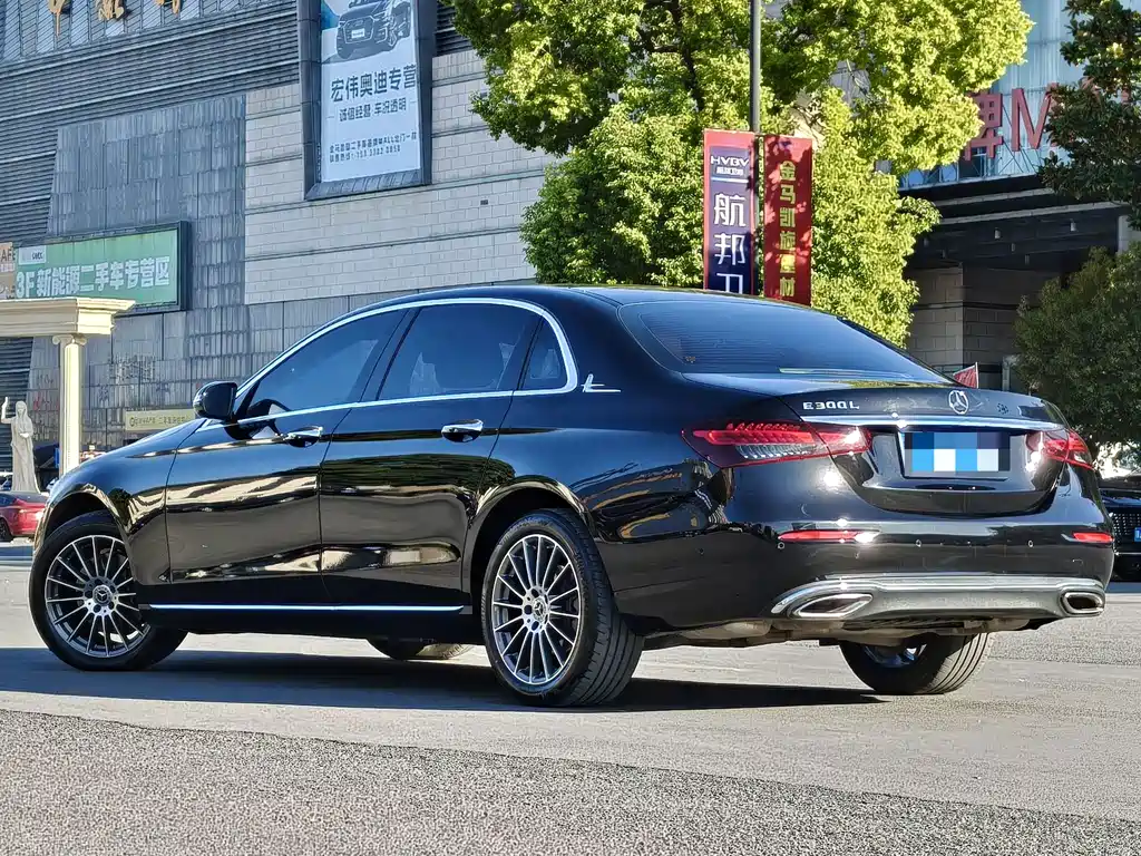 Mercedes-Benz E-Class — миниатюра 5