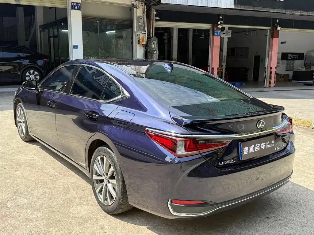 Lexus ES — миниатюра 17