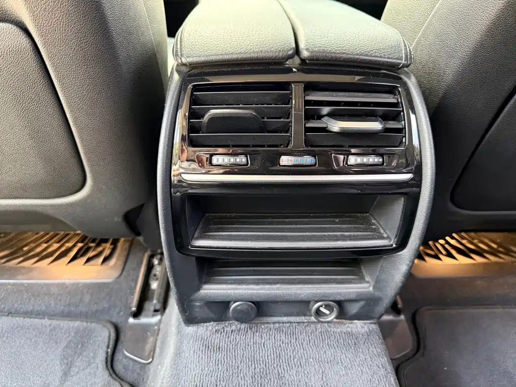 BMW 5 Series — миниатюра 10