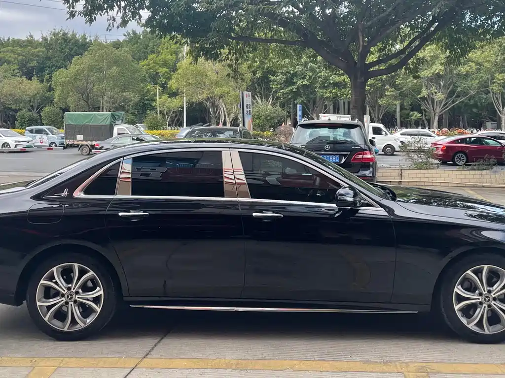 MERCEDES-BENZ E CLASS