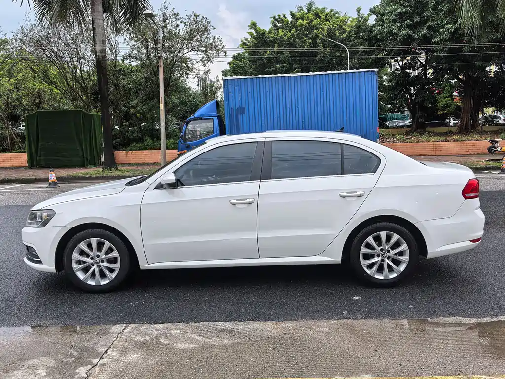 Volkswagen Lavida 2015 1.6L AT Comfort