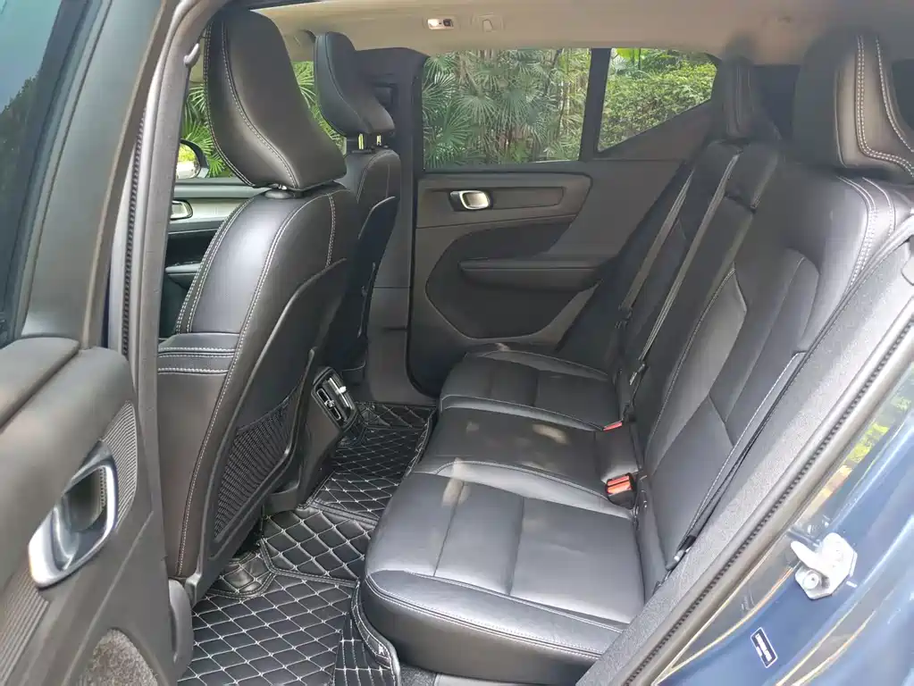 Volvo XC40 — миниатюра 10