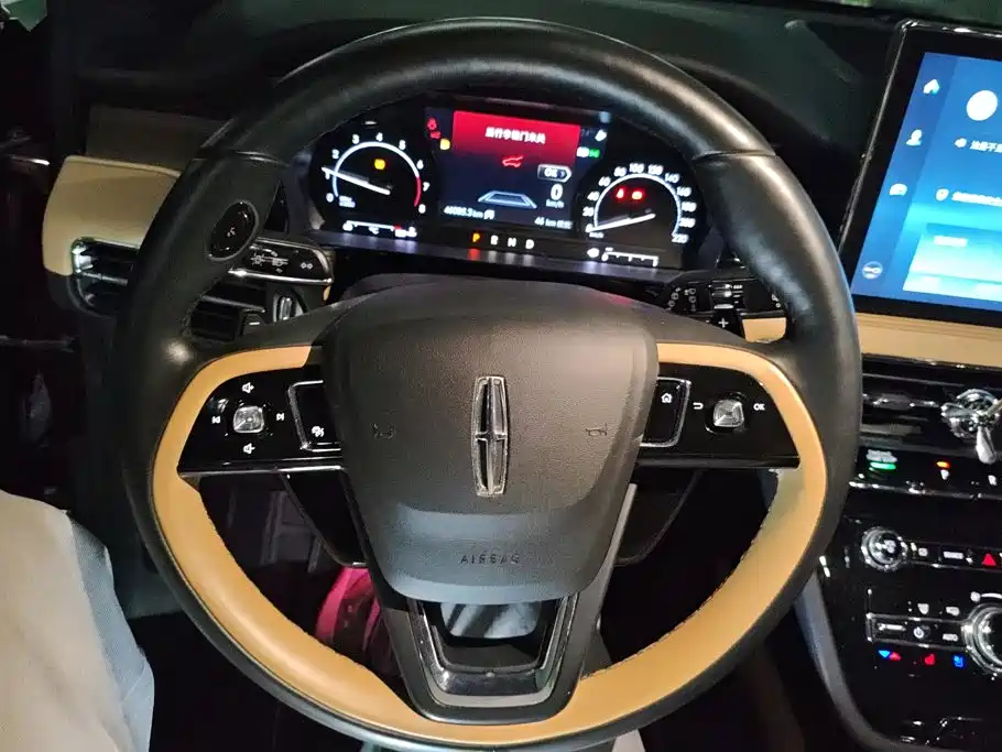 Lincoln Corsair — миниатюра 15
