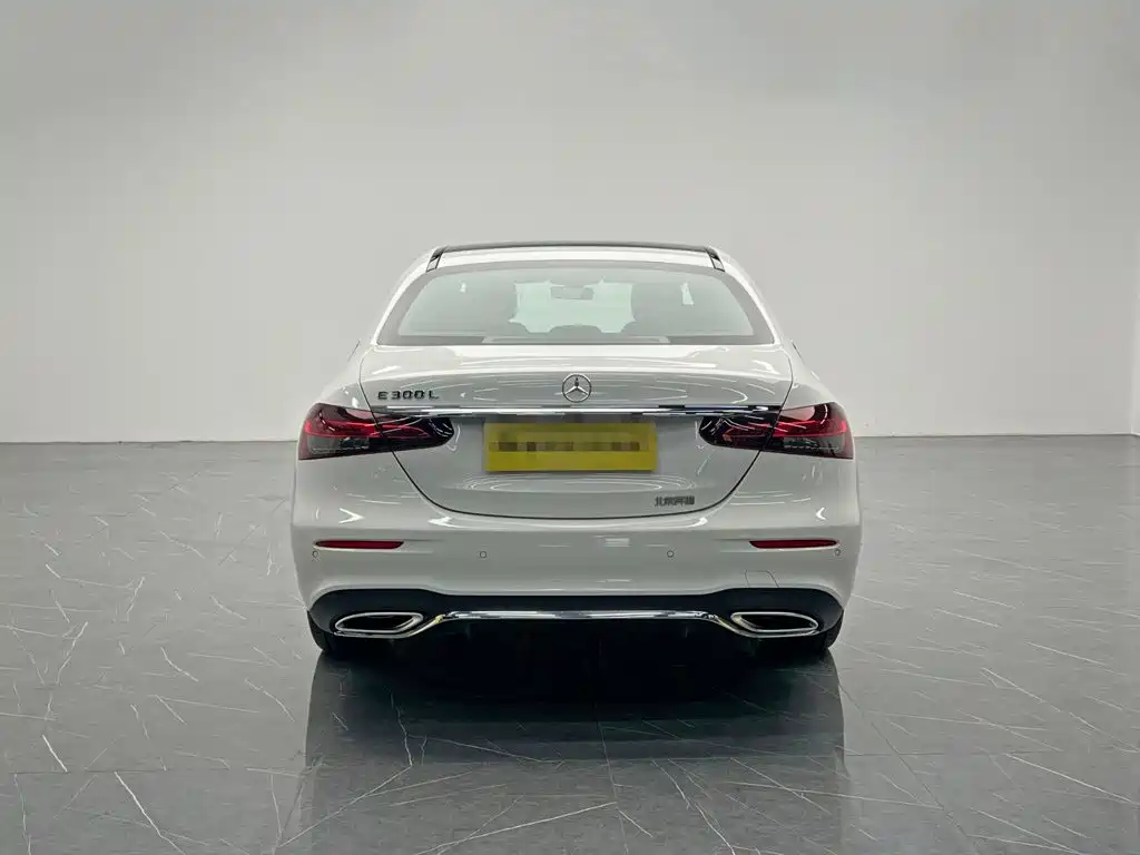 Mercedes-Benz E-Class — миниатюра 5