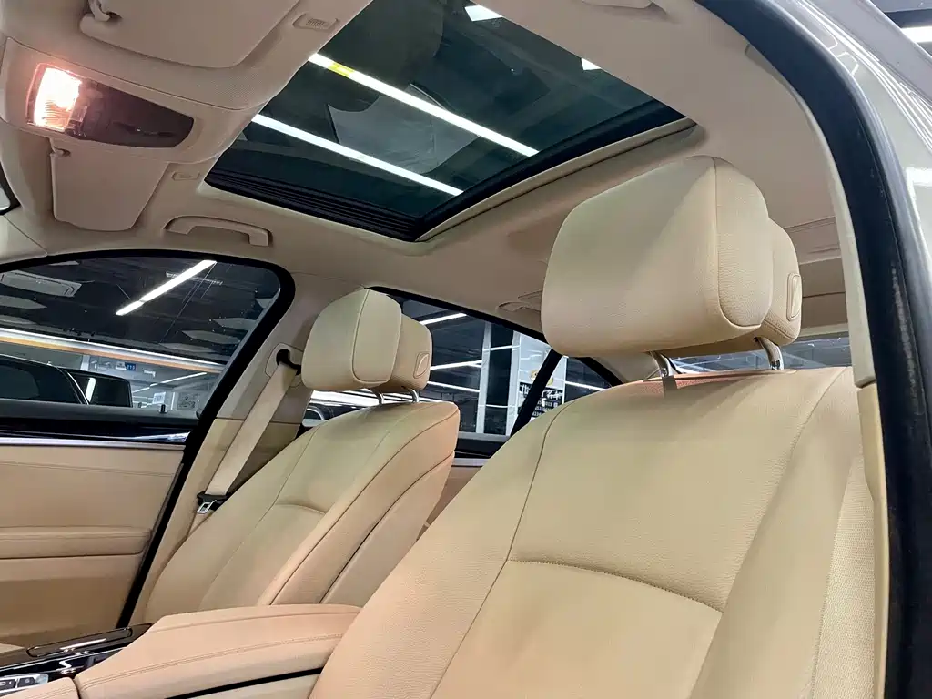 BMW 5 Series — миниатюра 7