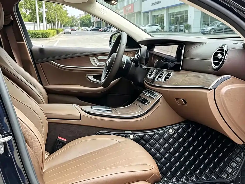 Mercedes-Benz E-Class — миниатюра 10