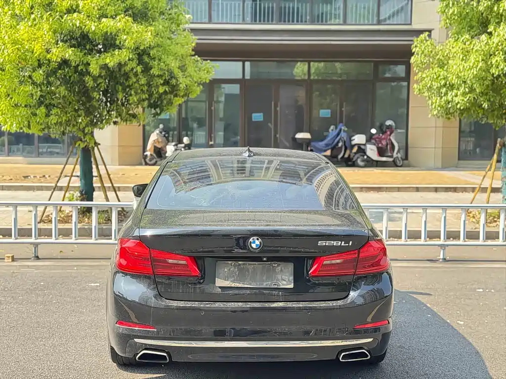 BMW 5 Series — миниатюра 9